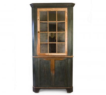Pine Painted Chippendale One-Piece Corner Cupboard