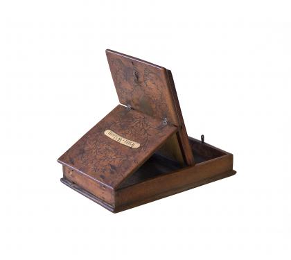 Small and Charming Beech Compact Shaving Mirror