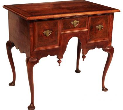 Massachusetts Queen Anne Walnut Dressing Table